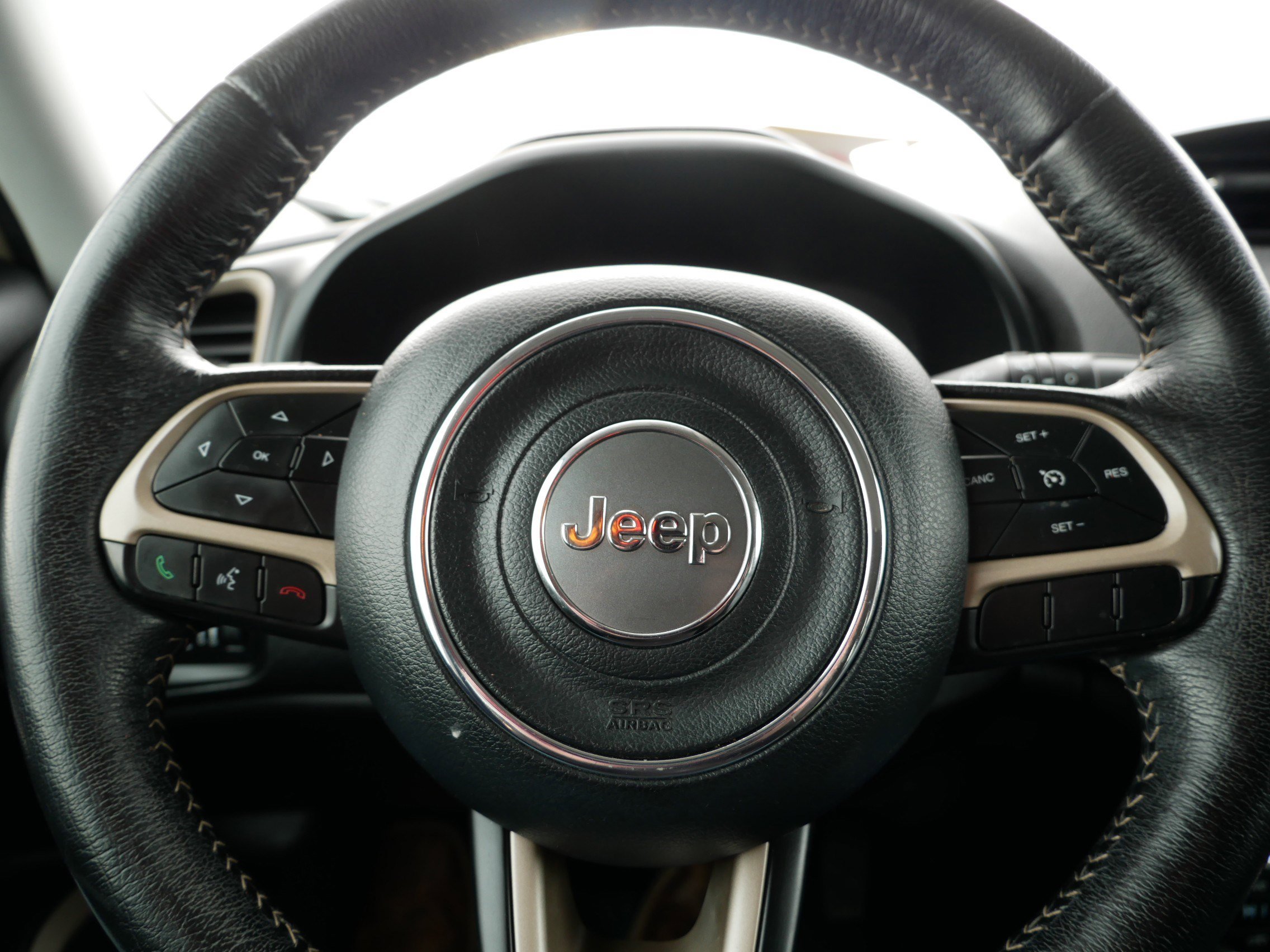 Used 2016 Jeep Renegade Limited image 25