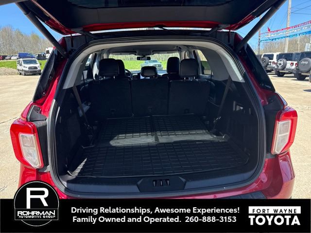 Used 2022 Ford Explorer Limited w/ Equipment Group 301A AWD/4WD image 11