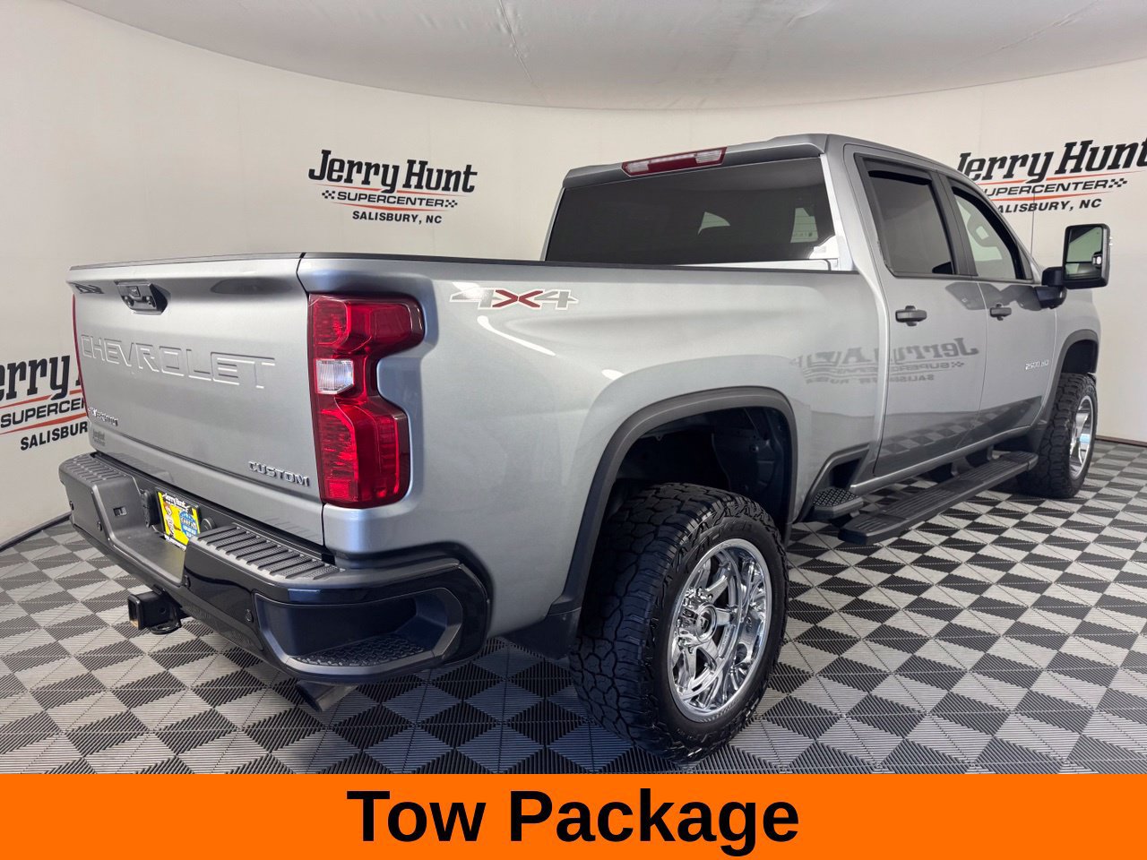 Used 2025 Chevrolet Silverado 2500 Custom w/ Custom Value Package AWD/4WD image 7