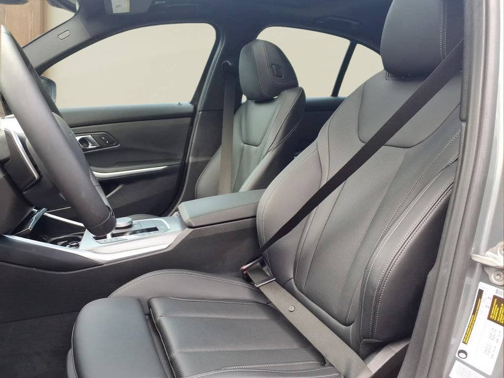 Used 2025 BMW 330i Sedan RWD image 16