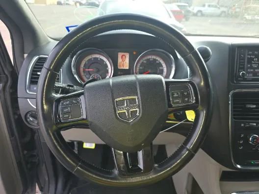 Used 2020 Dodge Grand Caravan SXT image 9