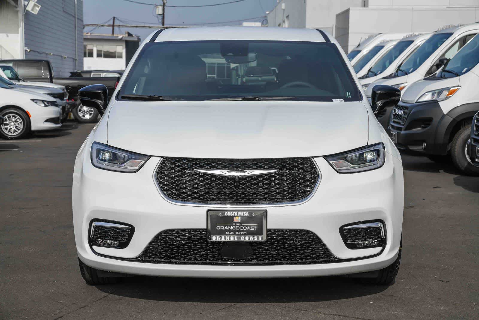 New 2026 Chrysler Pacifica Select FWD image 2