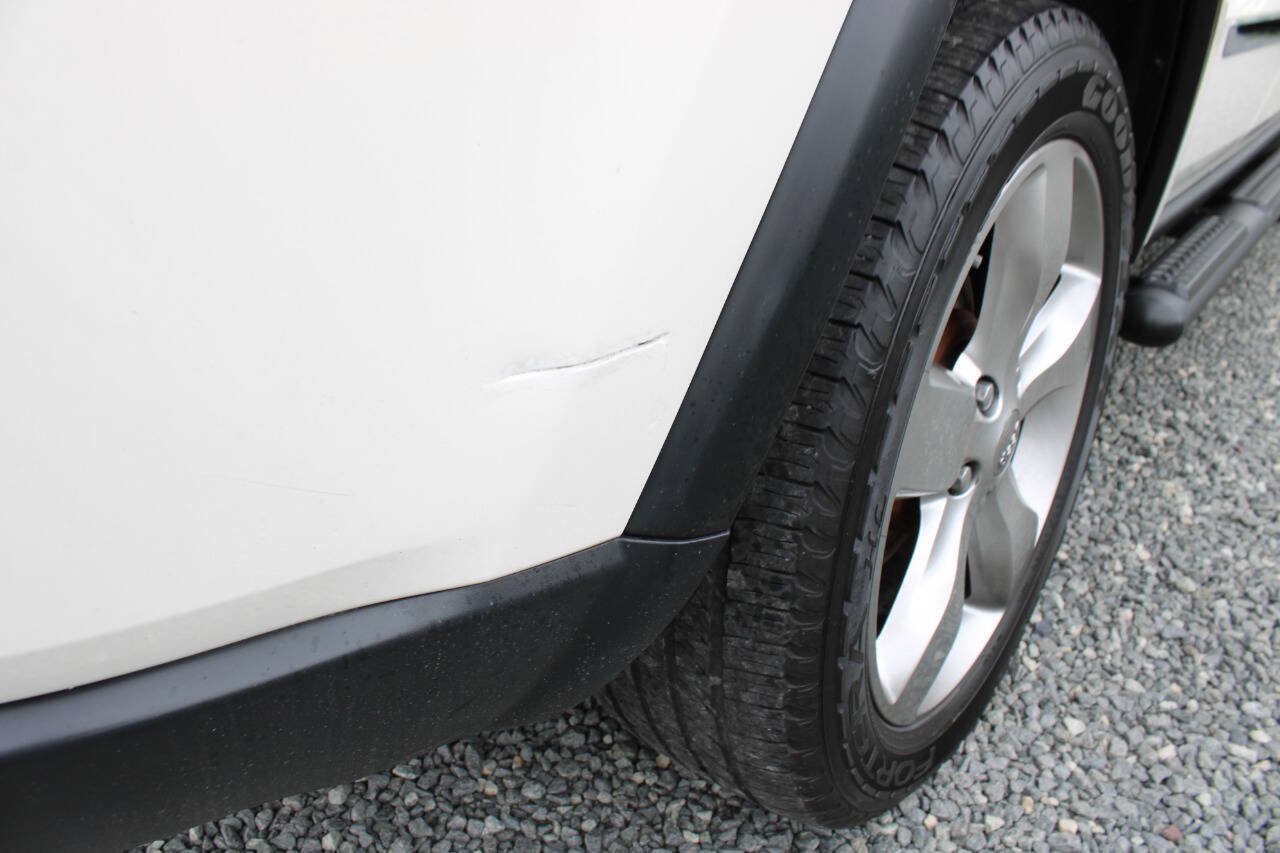 Used 2012 Jeep Grand Cherokee Overland AWD/4WD image 28