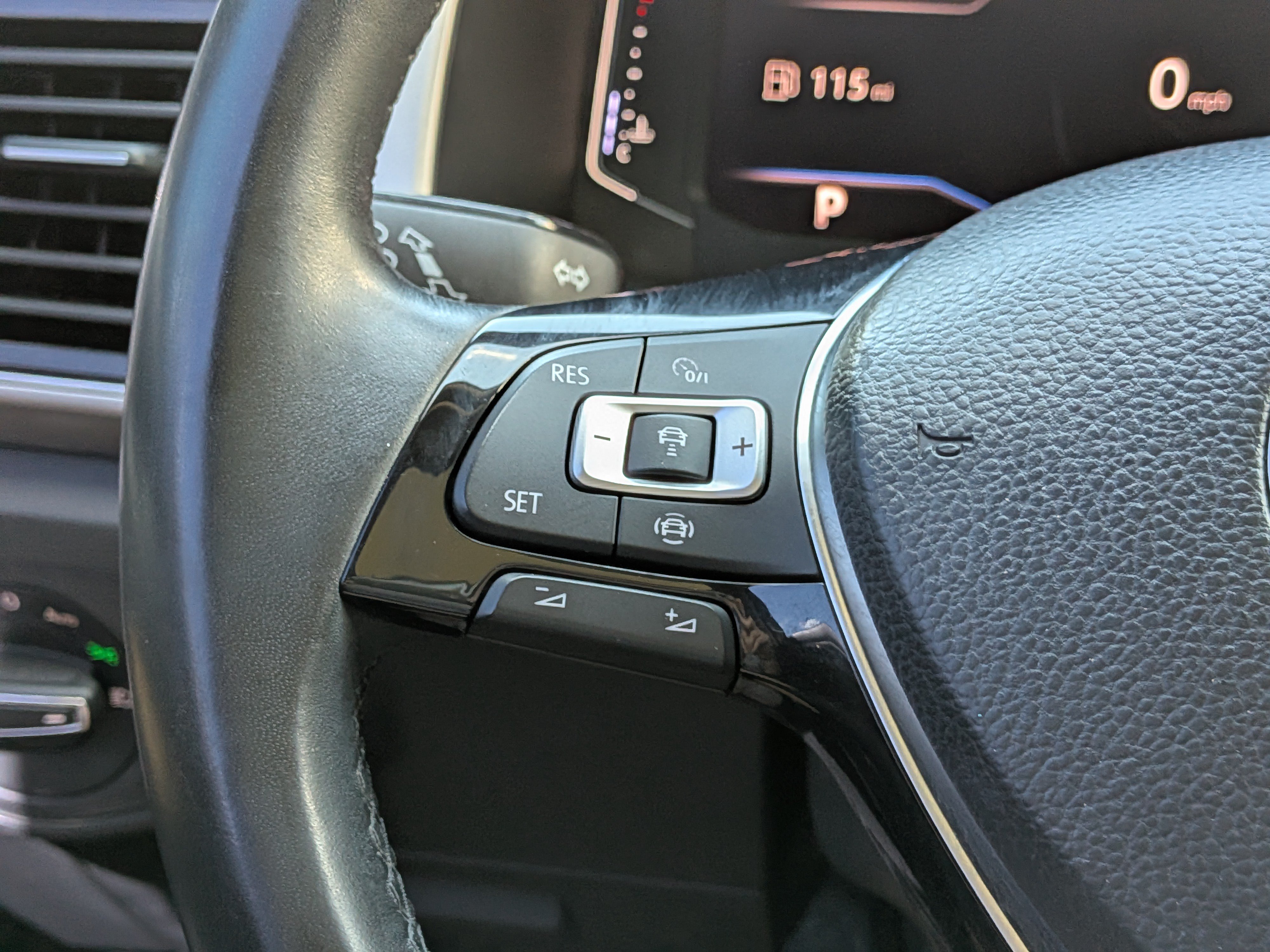 Used 2019 Volkswagen Atlas SEL FWD image 25