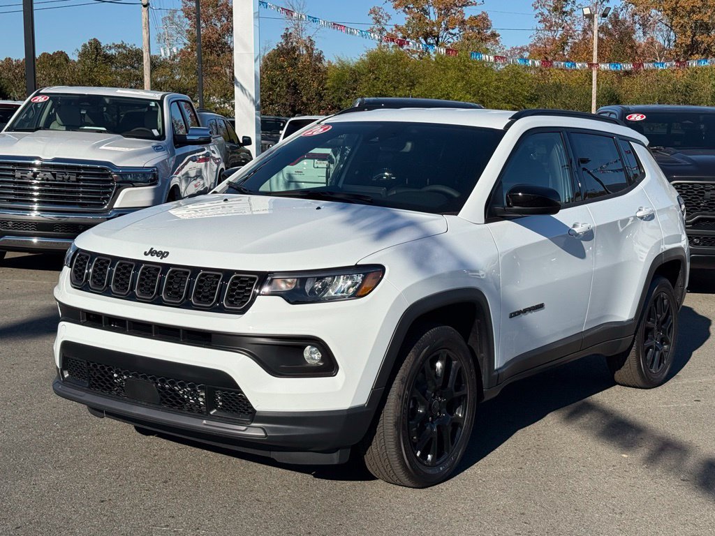 Used 2026 Jeep Compass Latitude AWD/4WD image 8