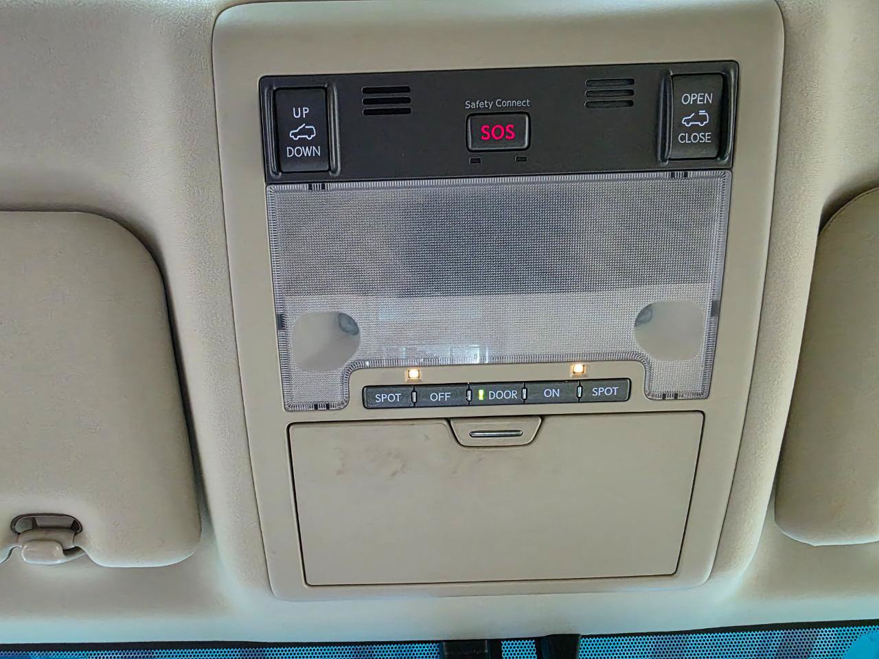 Used 2013 Lexus LX 570 4WD w/ Luxury Pkg w/Pre-crash image 44