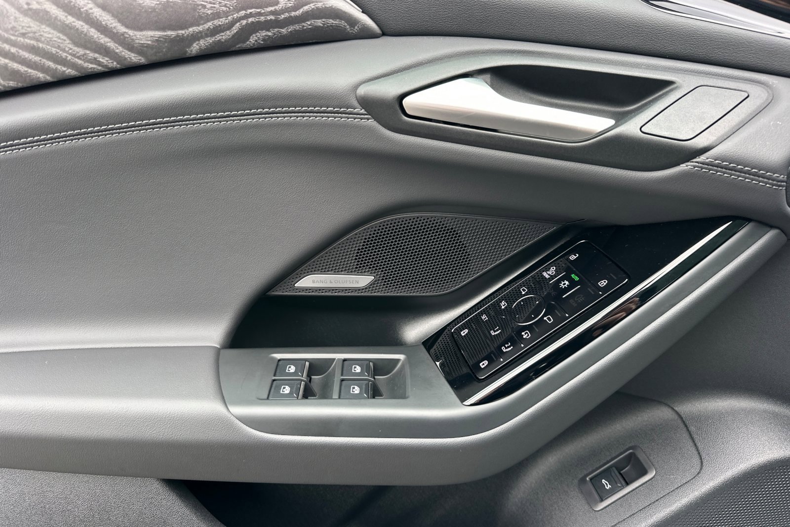 Used 2025 Audi A6 e-tron Premium Plus w/ Premium Plus image 10