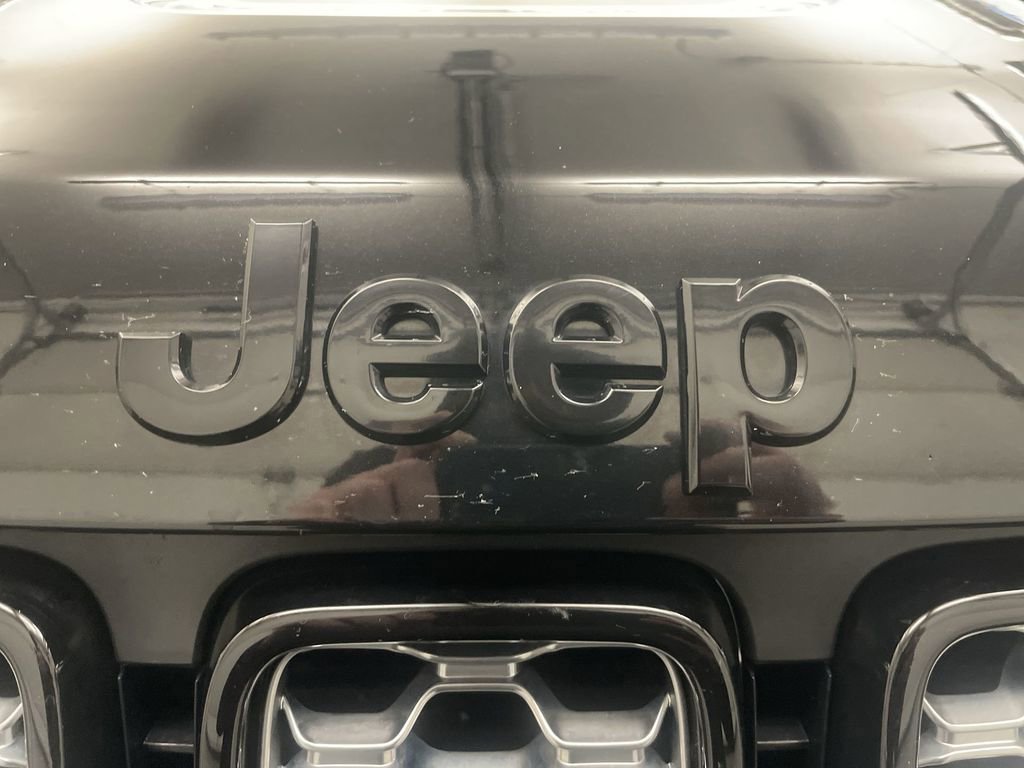 Used 2020 Jeep Grand Cherokee Altitude image 25