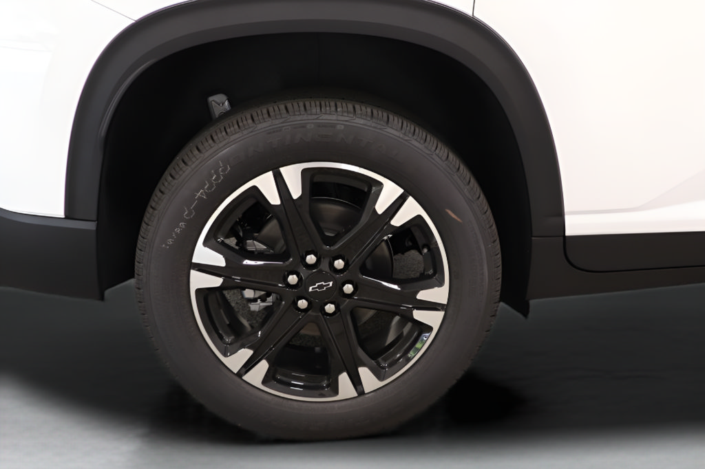 New 2027 Chevrolet Traverse LT w/ Sun and Wheel Package FWD image 36