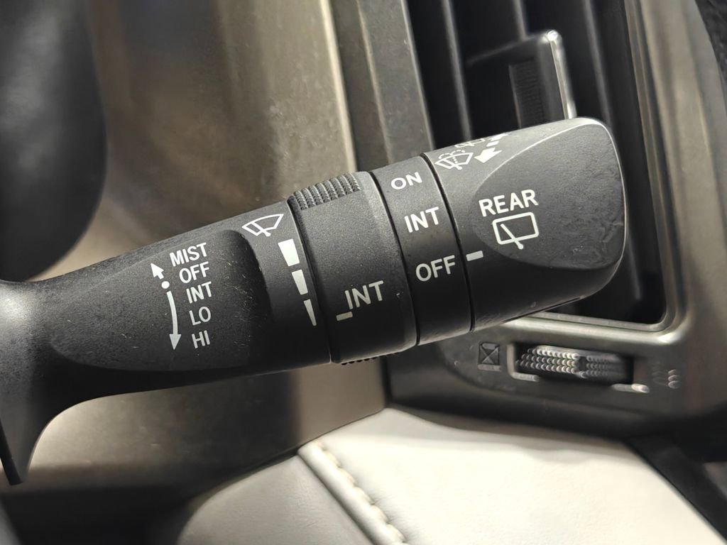 Used 2015 Toyota RAV4 XLE AWD/4WD image 33