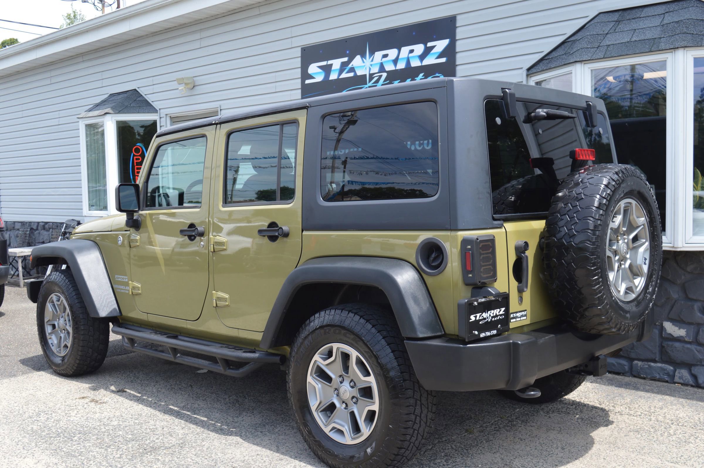 Used 2013 Jeep Wrangler Unlimited Sport w/ Connectivity Group image 3