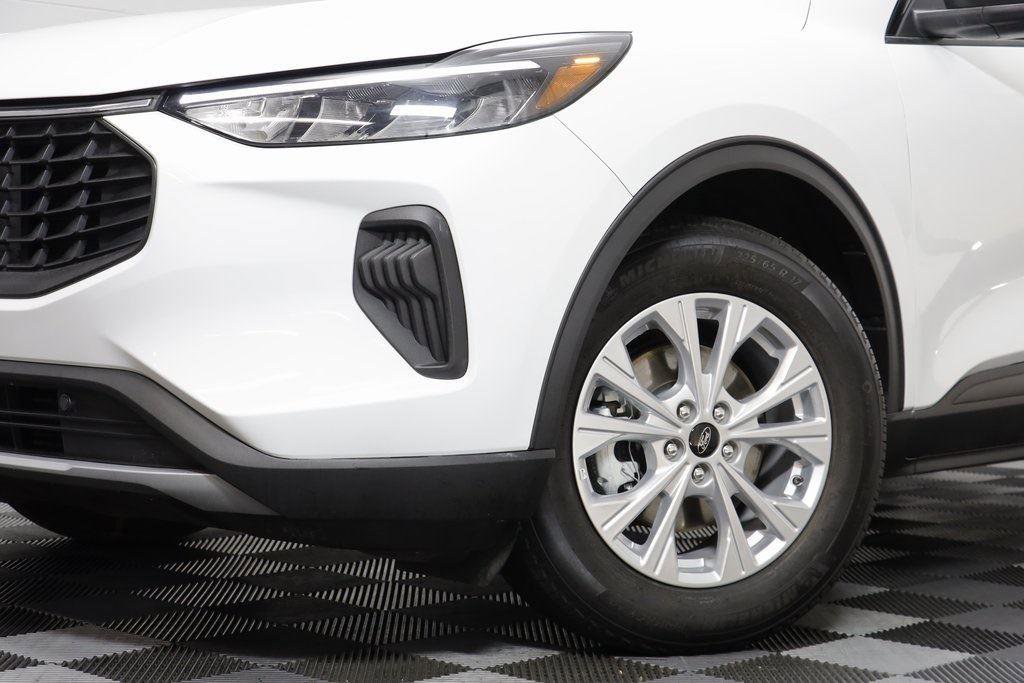 Used 2025 Ford Escape Active image 3
