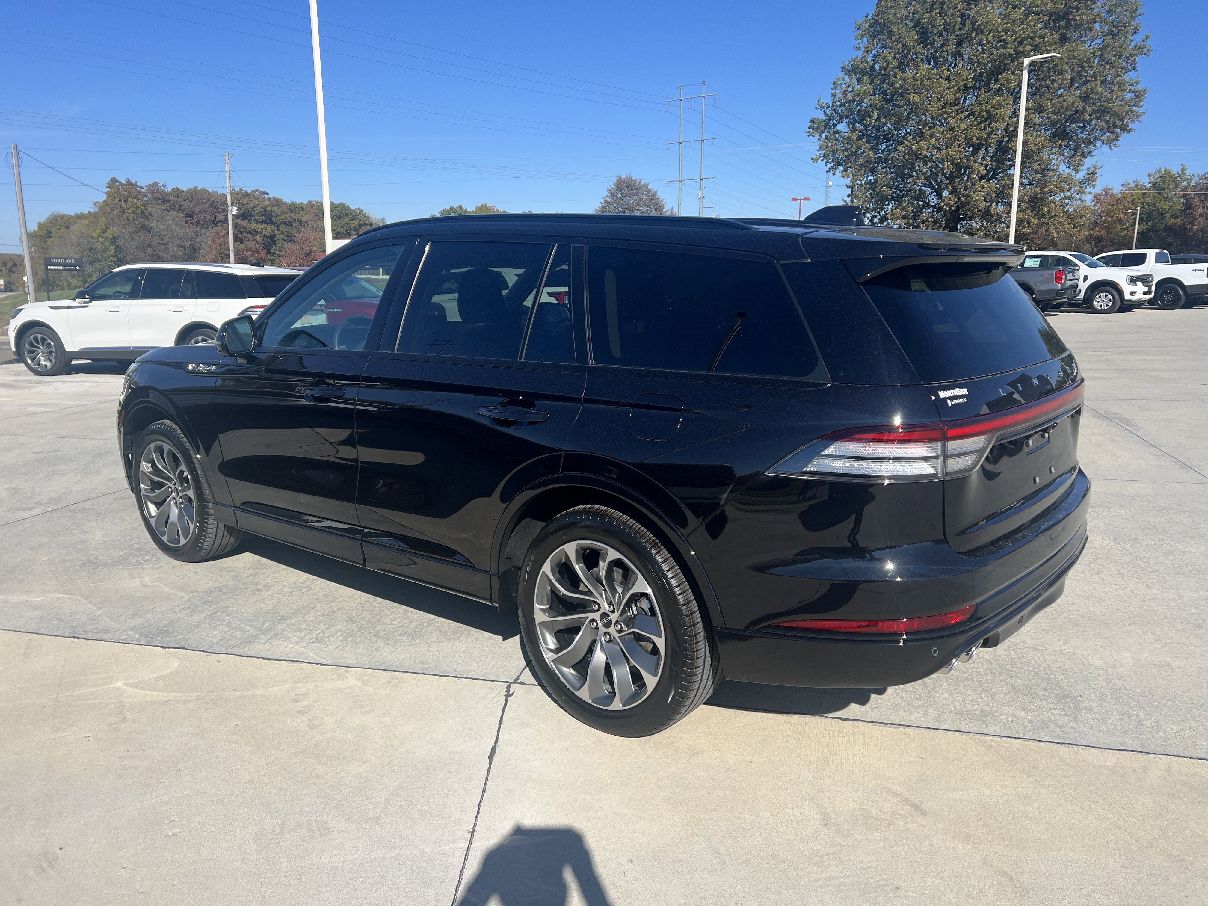 New 2026 Lincoln Aviator AWD image 4