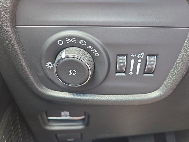 New 2025 Jeep Grand Cherokee L Limited w/ Luxury Tech Group II image 28