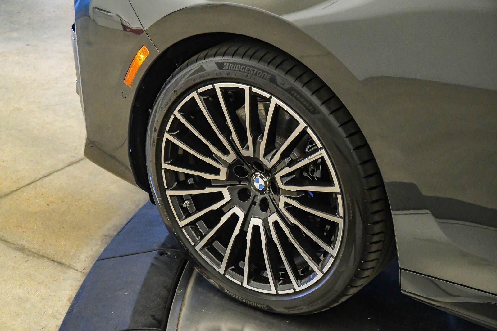 Certified 2025 BMW i7 eDrive50 w/ M Sport Package RWD image 9