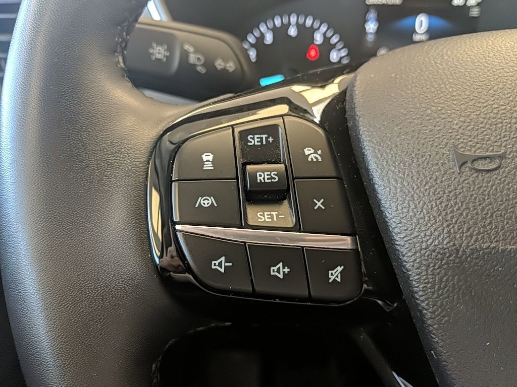 Used 2022 Ford Escape SE w/ SE Sport Appearance Package image 17