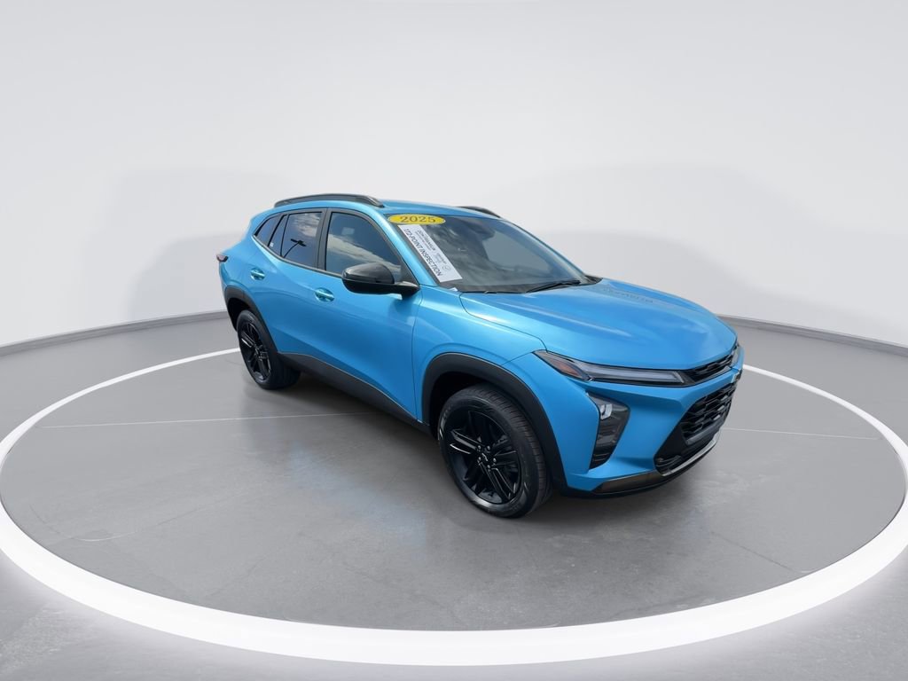 Used 2025 Chevrolet Trax ACTIV w/ Driver Confidence Package image 2