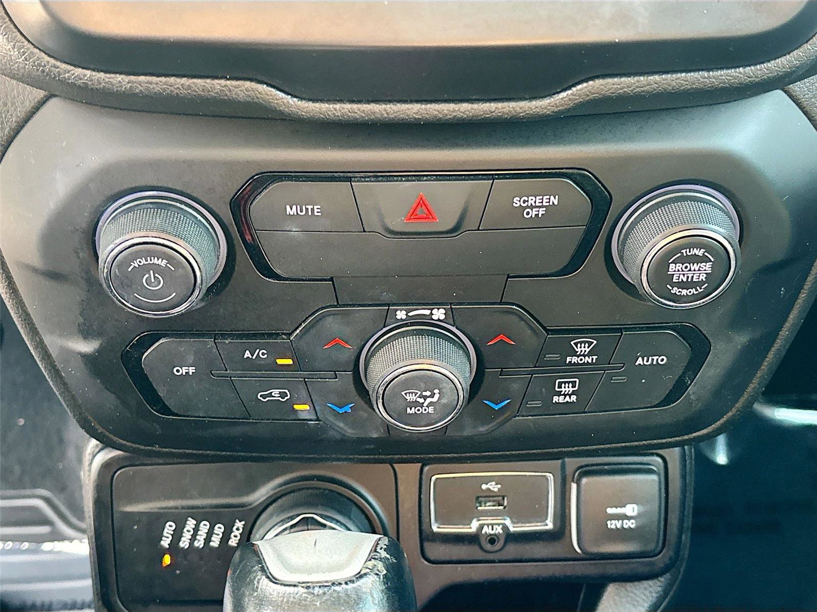 Used 2018 Jeep Renegade Trailhawk AWD/4WD image 15