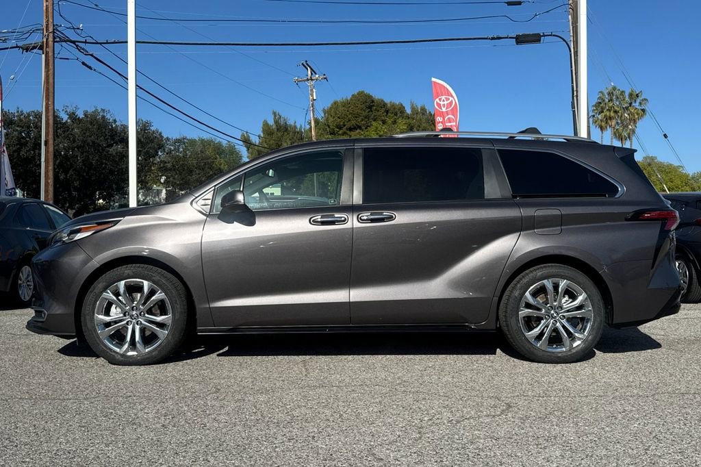 Certified 2023 Toyota Sienna Platinum image 6