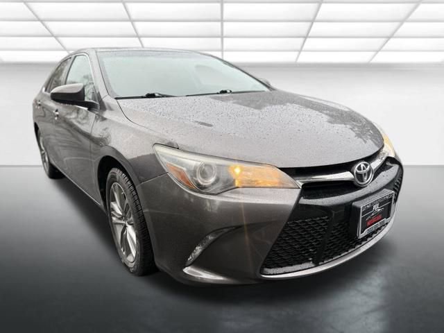 Used 2016 Toyota Camry SE image 3