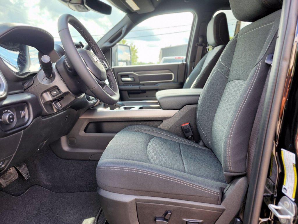 New 2026 RAM 2500 Big Horn AWD/4WD image 18