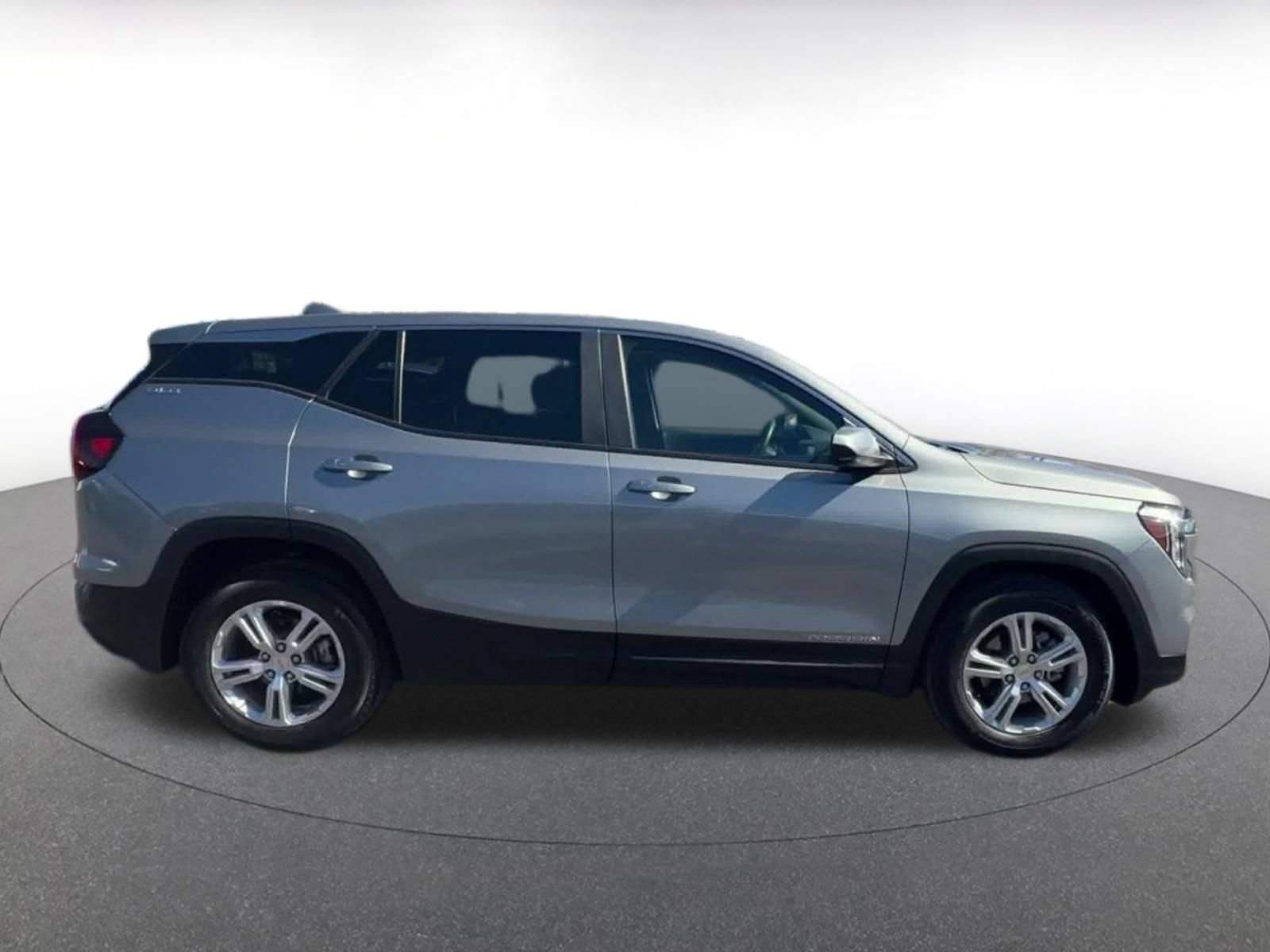 Used 2024 GMC Terrain SLE FWD image 16