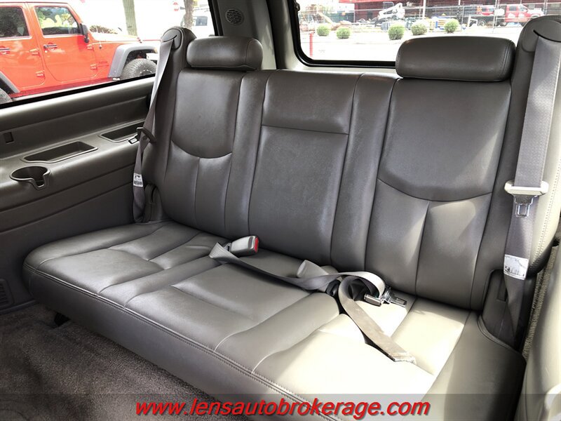 Used 2003 GMC Yukon XL SLT w/ 1SD Preferred Equipment Group AWD/4WD image 11