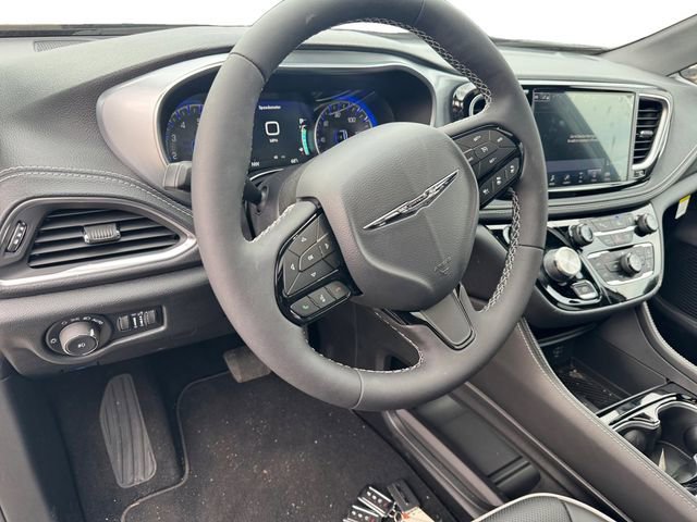 New 2026 Chrysler Pacifica Limited w/ S Appearance Package AWD/4WD image 16