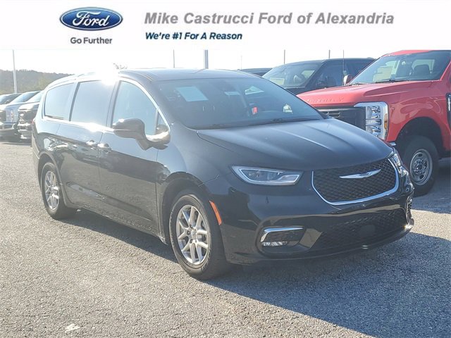Used 2024 Chrysler Pacifica Touring-L