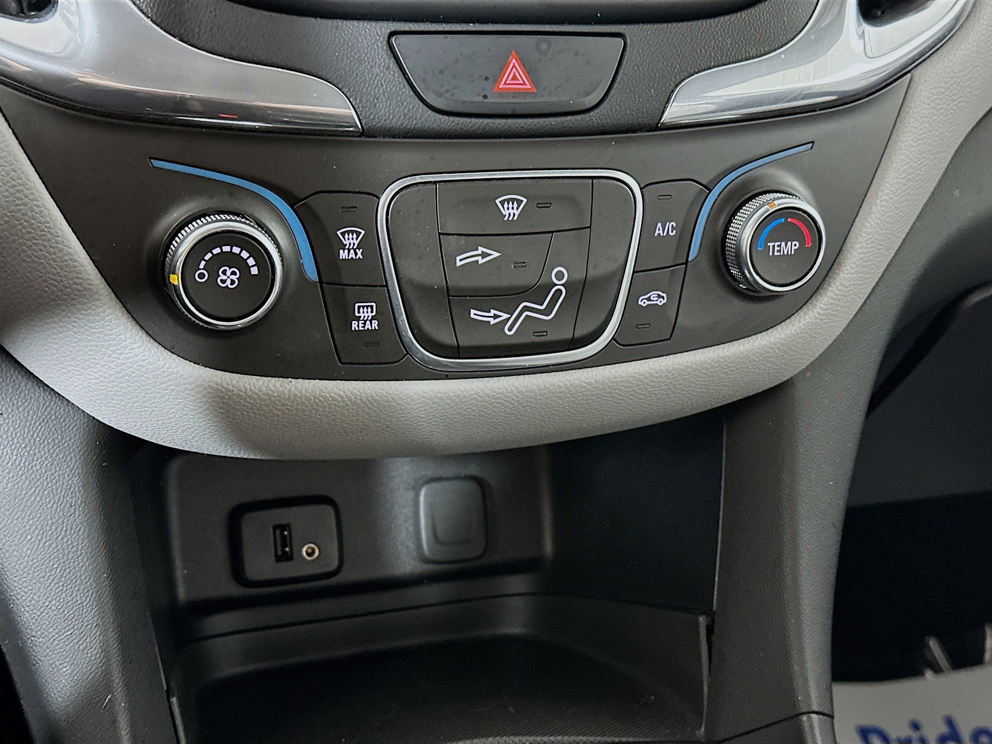 Used 2018 Chevrolet Equinox LS AWD/4WD image 15