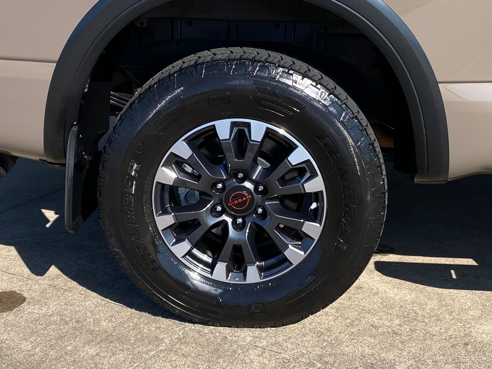 Used 2023 Nissan Titan PRO-4X w/ Pro-4x Utility Package AWD/4WD image 8