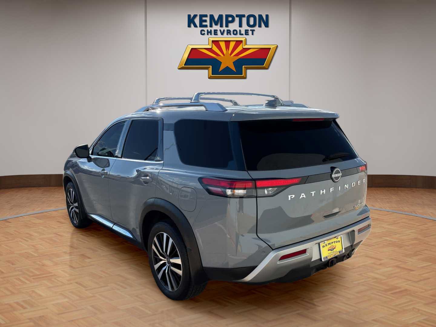 Used 2025 Nissan Pathfinder Platinum w/ Cargo Package FWD image 4