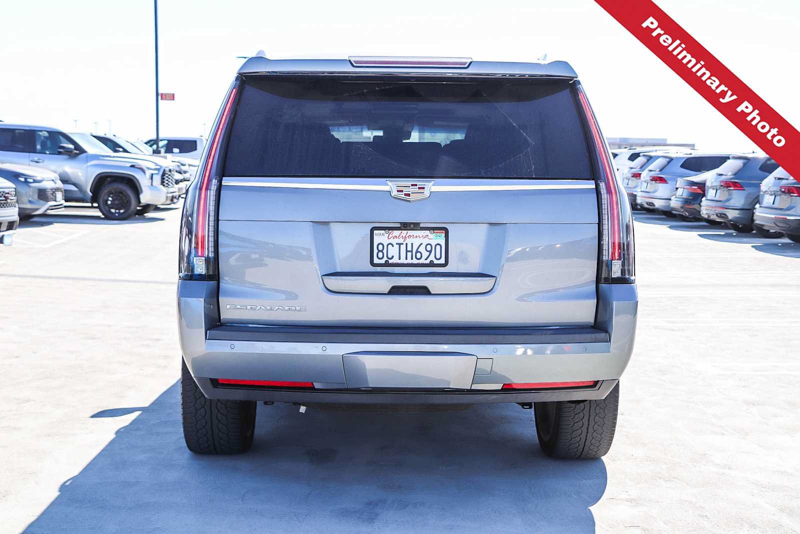 Used 2018 Cadillac Escalade Luxury RWD image 7