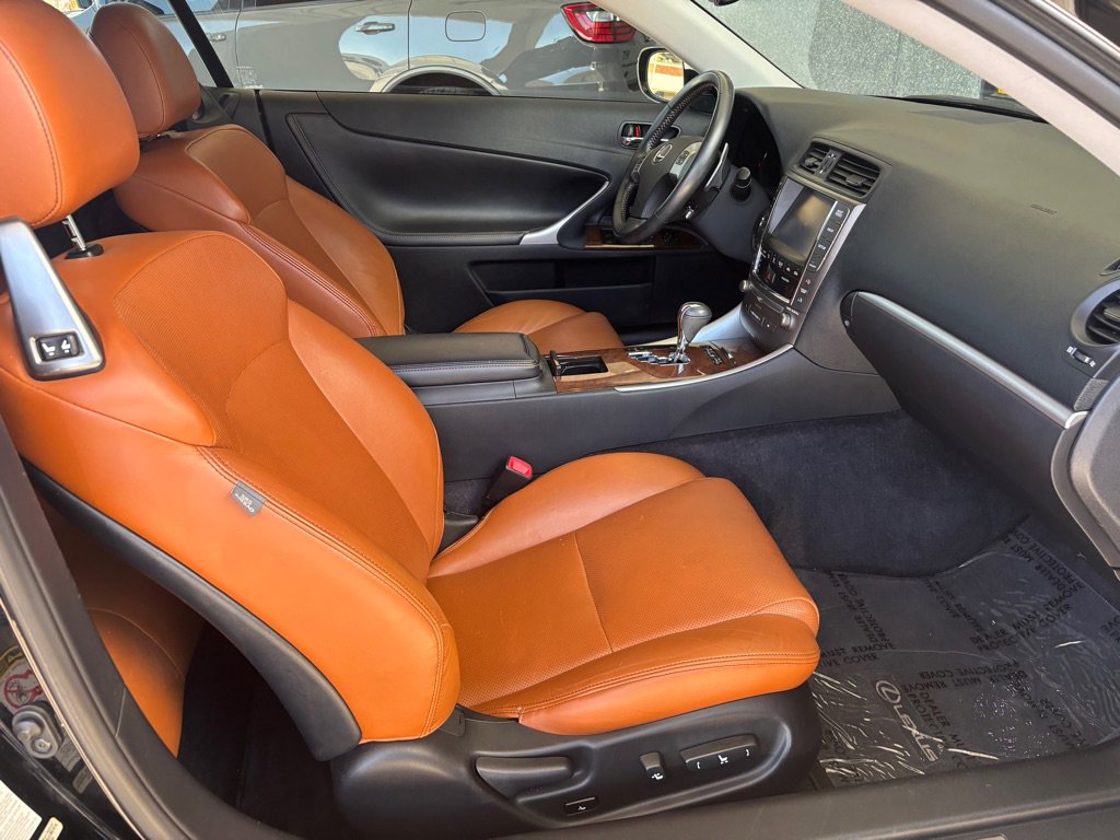 Used 2014 Lexus IS 250C w/ Luxury Package RWD image 27