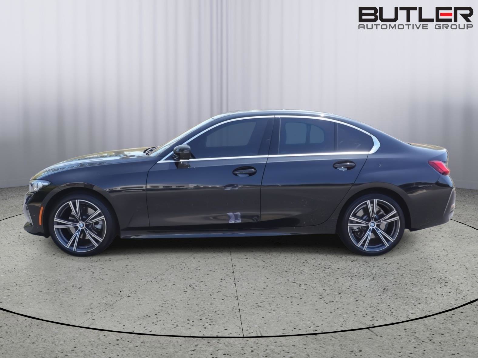 Used 2024 BMW 330i Sedan w/ Premium Package image 3