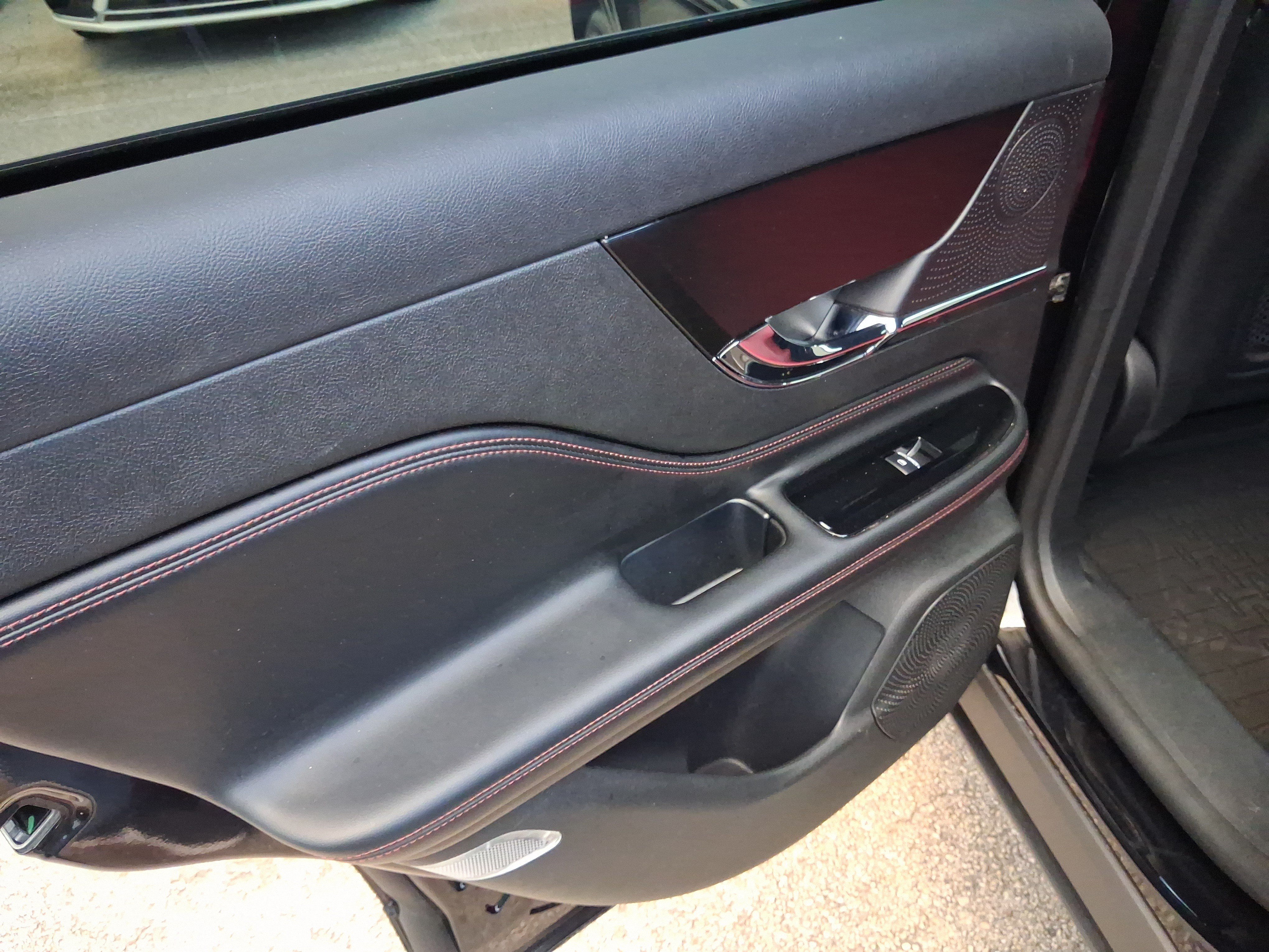Certified 2023 Lincoln Corsair Reserve w/ Jet Appearance Package FWD image 9