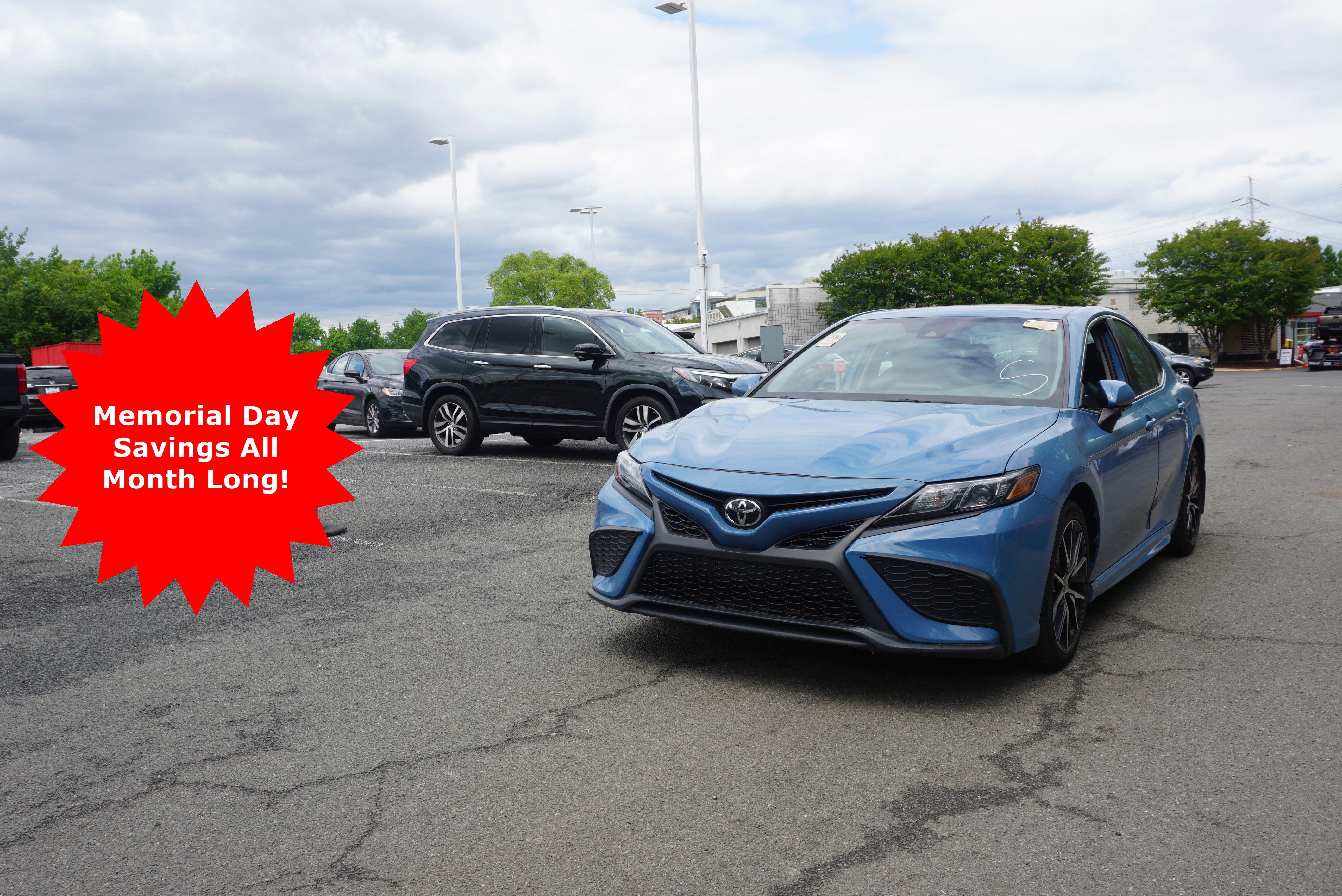 Used 2023 Toyota Camry SE w/ Cold Weather Package FWD image 1