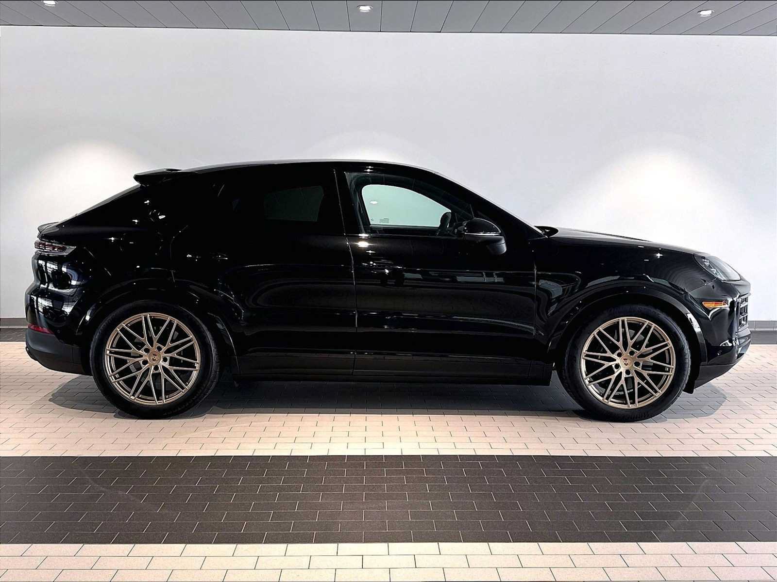 Used 2026 Porsche Cayenne Coupe AWD/4WD image 12