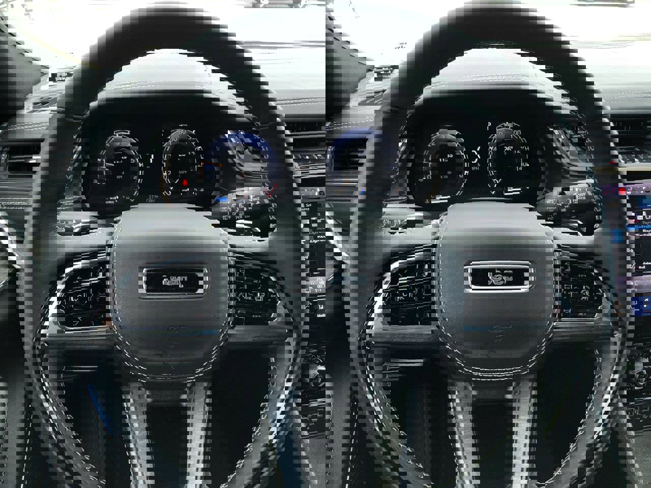 Used 2023 Jeep Grand Cherokee L Overland w/ Advanced Protech Group III image 25