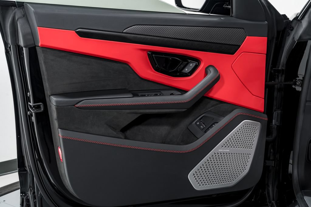 Used 2025 Lamborghini Urus S AWD/4WD image 9