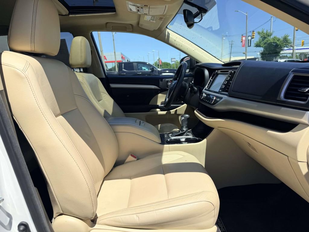 Used 2016 Toyota Highlander XLE AWD/4WD image 14