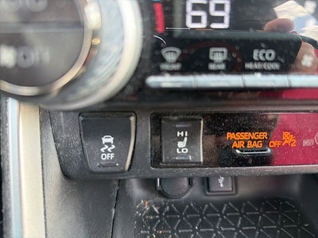 Used 2022 Toyota RAV4 XLE Premium AWD/4WD image 20