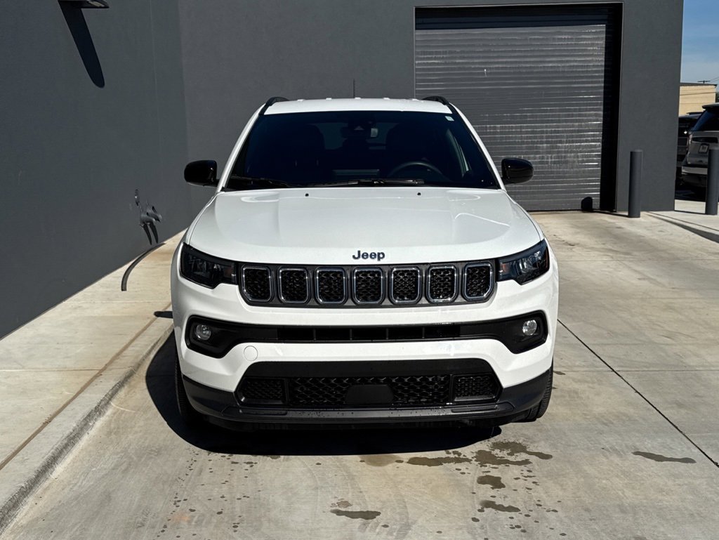 Used 2024 Jeep Compass Latitude image 8