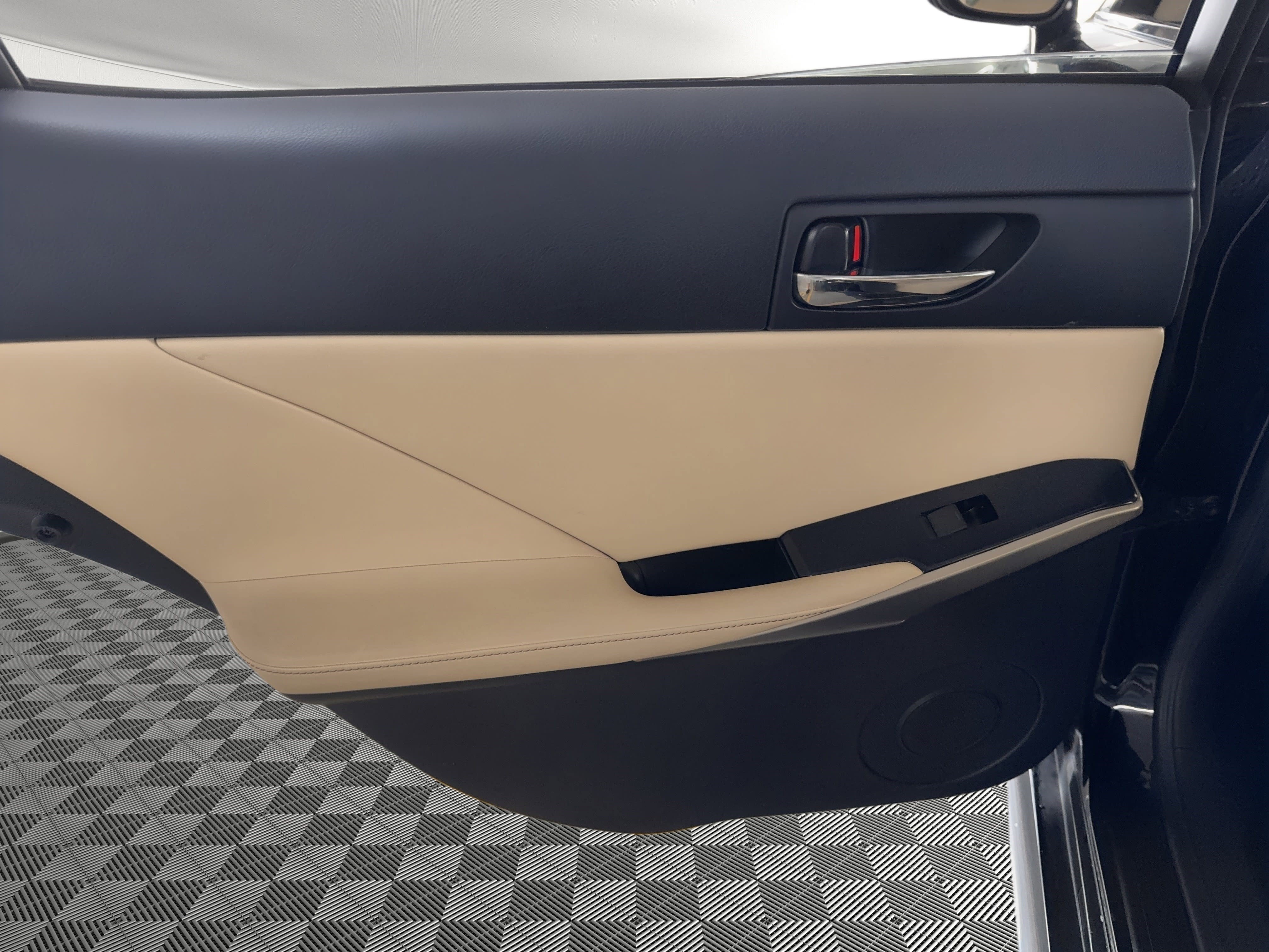 Used 2014 Lexus IS 350 w/ Navigation Package image 16