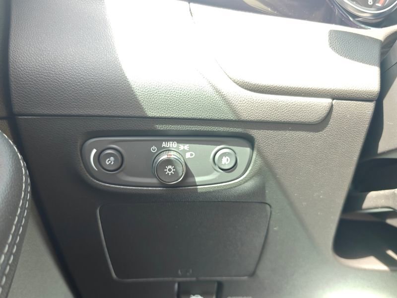Used 2022 Buick Encore GX Essence w/ Experience Buick Package AWD/4WD image 26