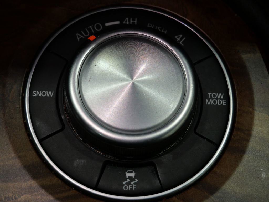 Used 2024 Nissan Armada SL w/ Captain's Chairs Package image 22