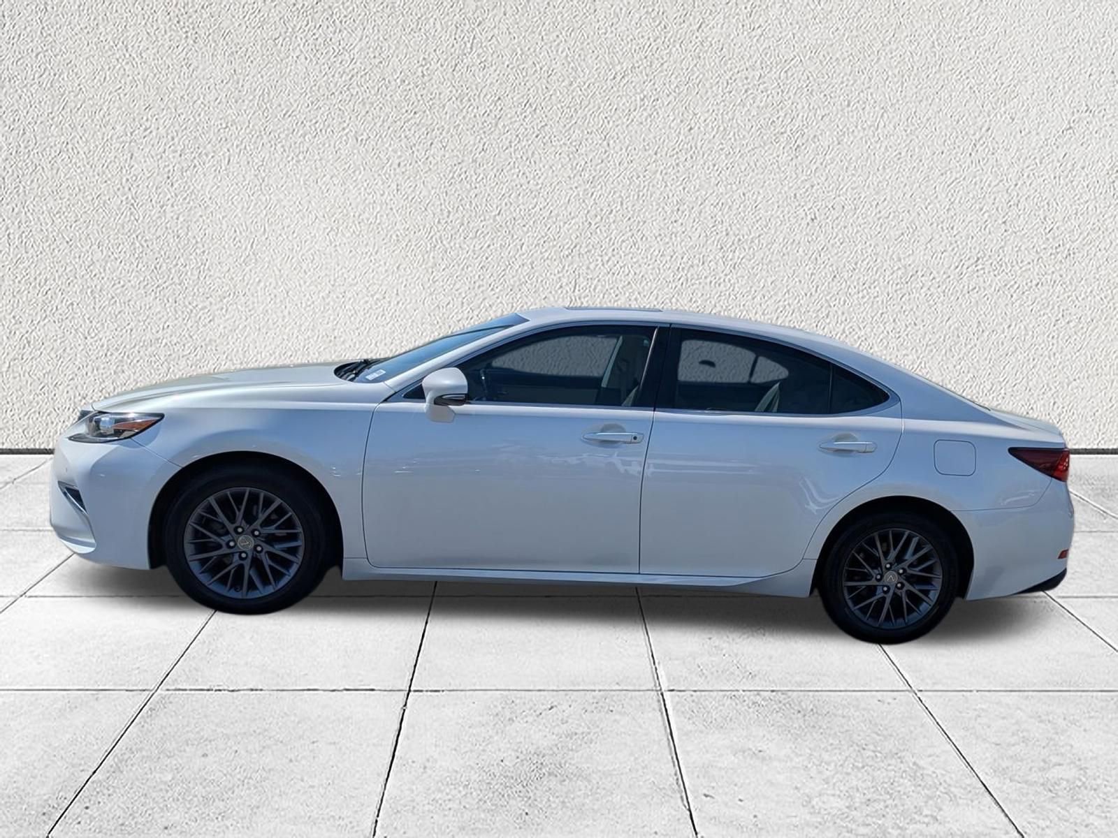 Used 2018 Lexus ES 350 w/ Premier Package image 6