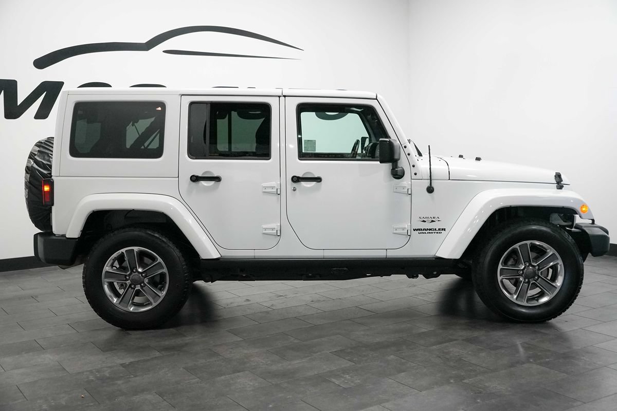Used 2017 Jeep Wrangler Unlimited Sahara w/ Connectivity Group AWD/4WD image 8