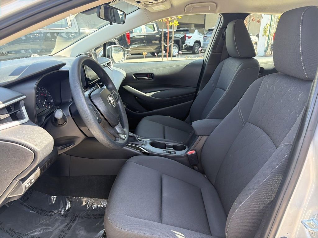 Used 2025 Toyota Corolla LE image 19