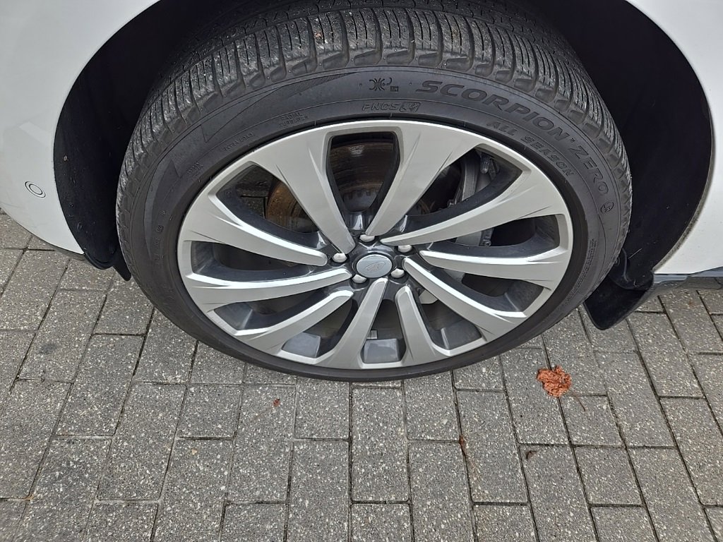 Used 2023 Land Rover Range Rover SE image 10